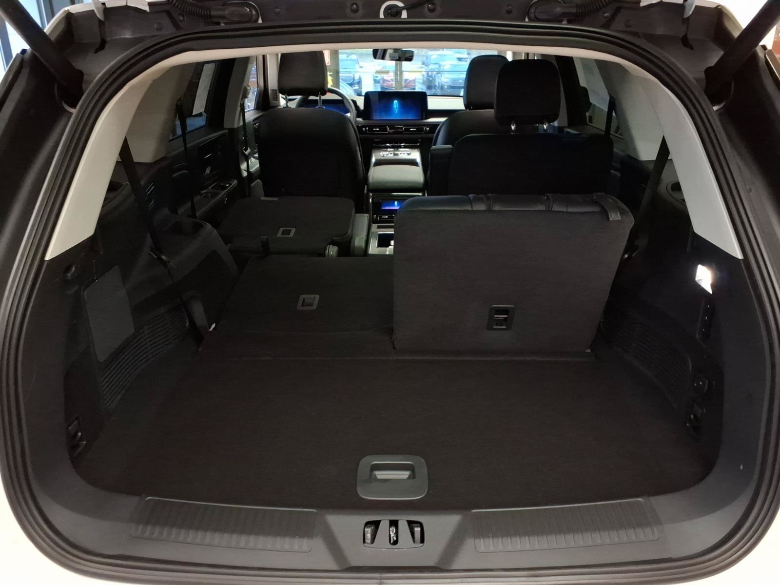New 2026 Lincoln Aviator Reserve w/ Illumination Package AWD/4WD image 13