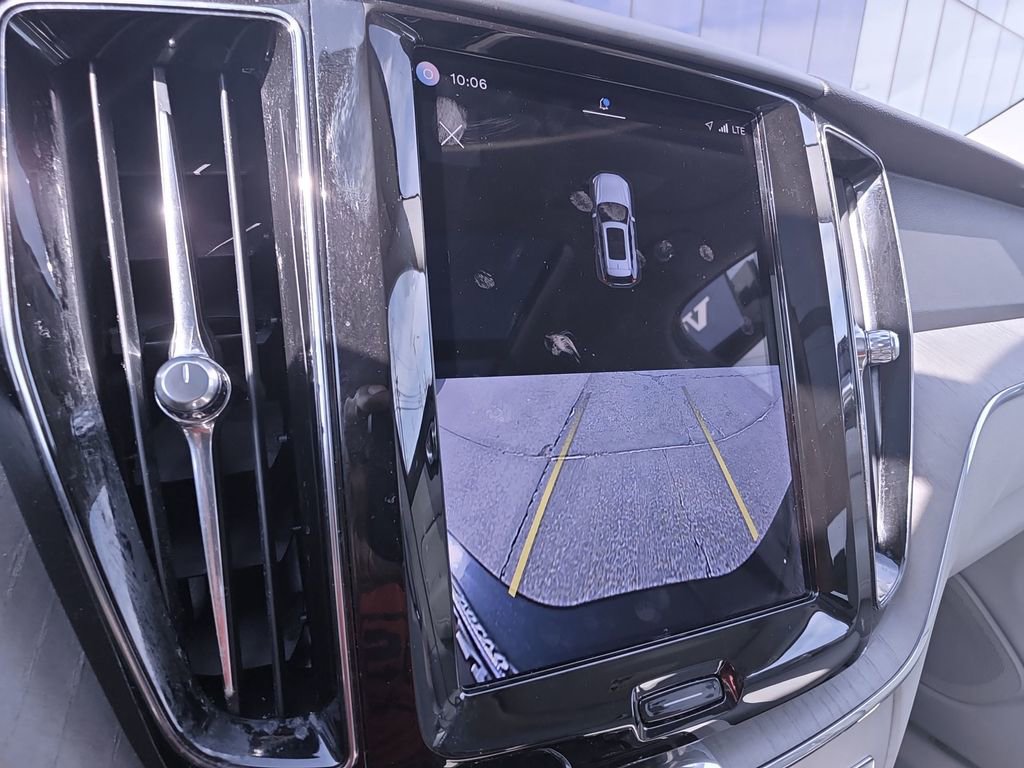 Used 2023 Volvo XC60 B5 Plus image 27