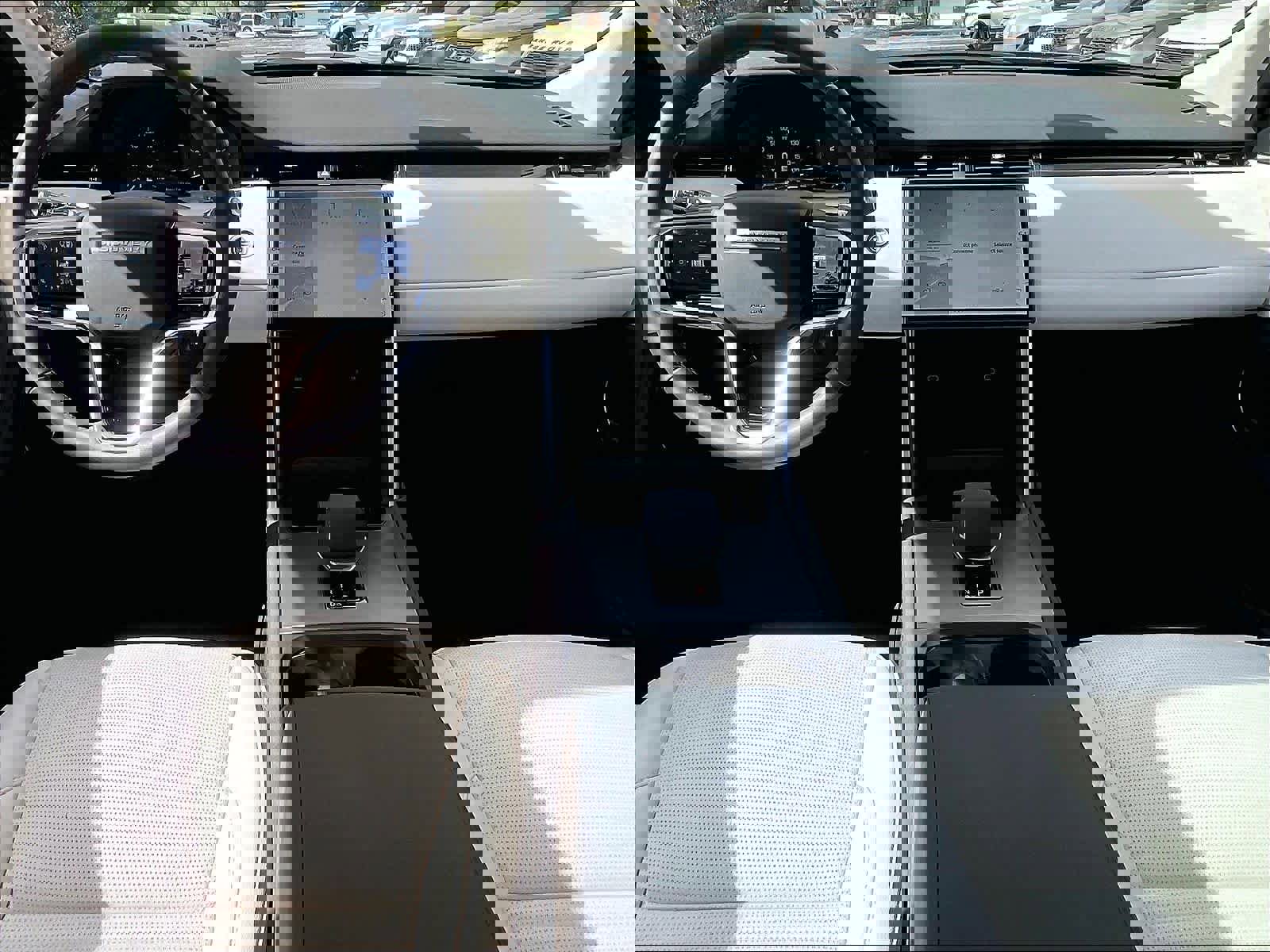 Used 2025 Land Rover Discovery Sport S image 16