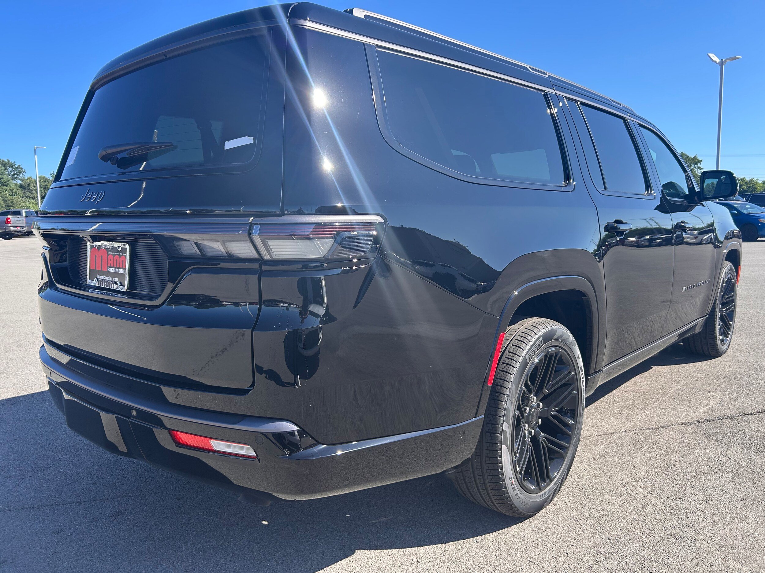 New 2026 Jeep Grand Wagoneer L Limited AWD/4WD image 3