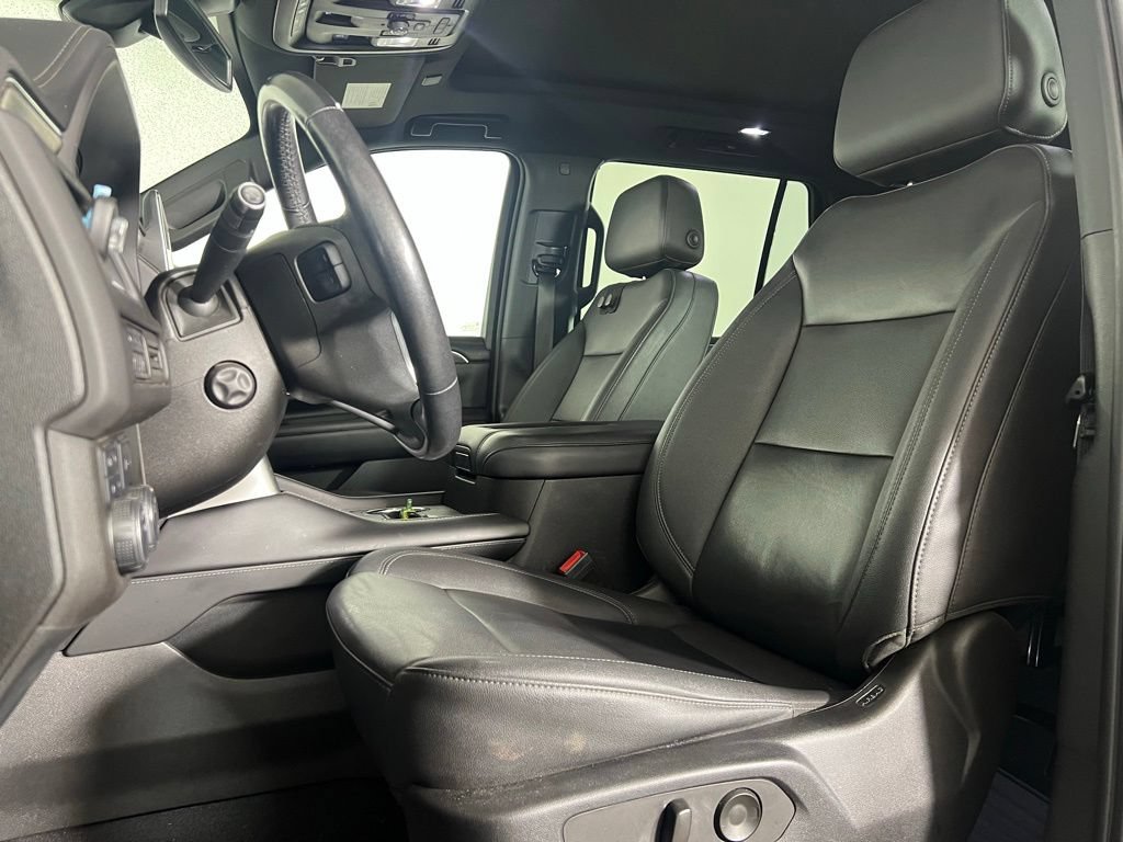 Used 2022 Chevrolet Tahoe Z71 w/ Luxury Package AWD/4WD image 4