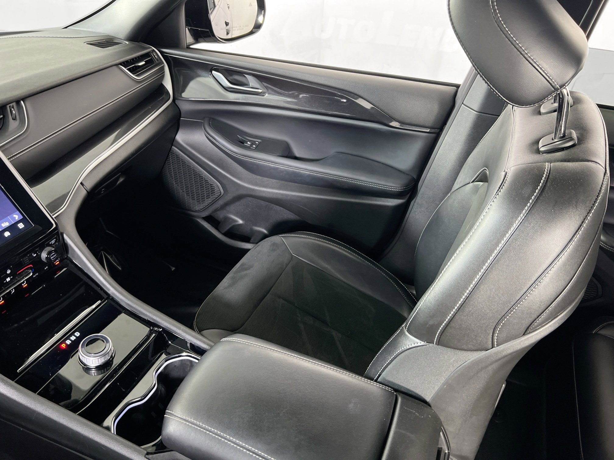 Used 2023 Jeep Grand Cherokee Altitude image 22