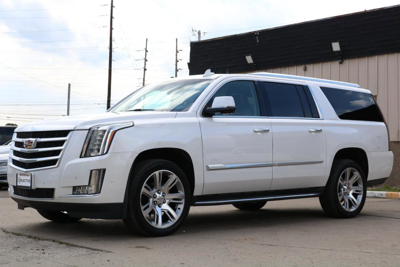 Used 2018 Cadillac Escalade ESV Luxury AWD/4WD image 17