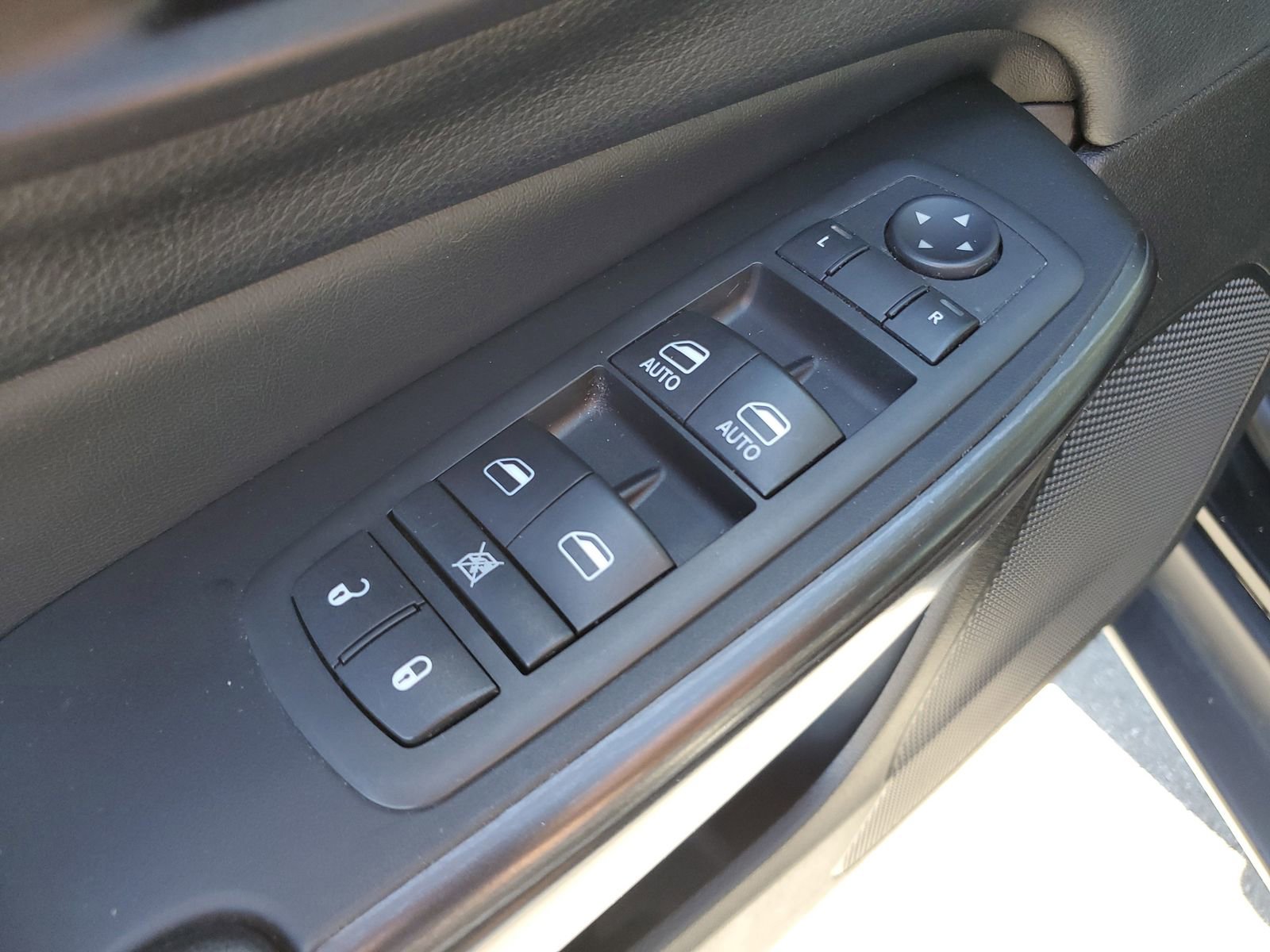 Used 2014 Jeep Cherokee Trailhawk w/ Leather Interior Group AWD/4WD image 20
