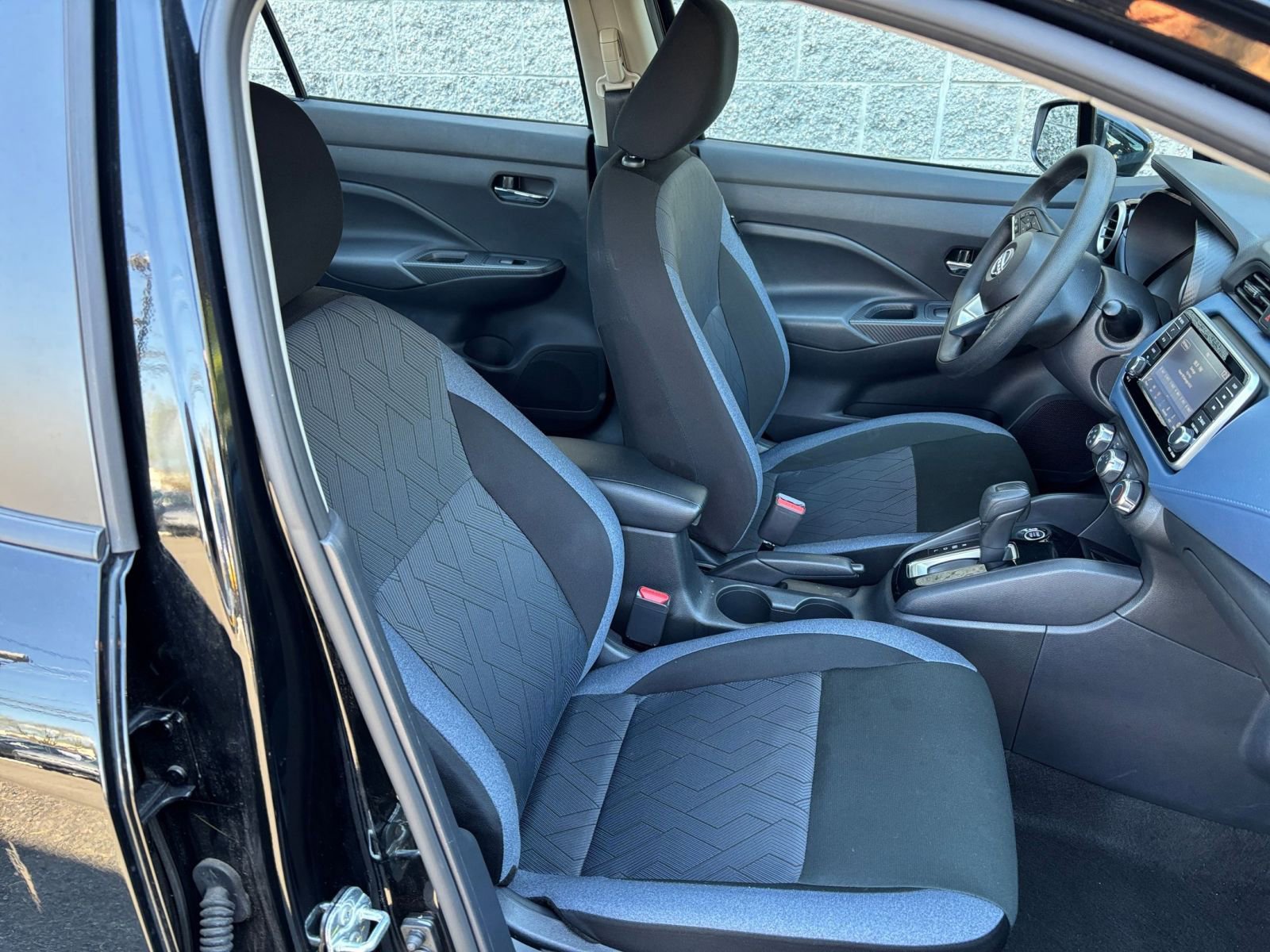 Used 2025 Nissan Versa SV FWD image 27