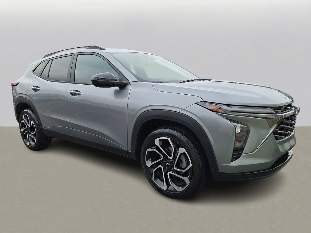 Used 2025 Chevrolet Trax RS image 3