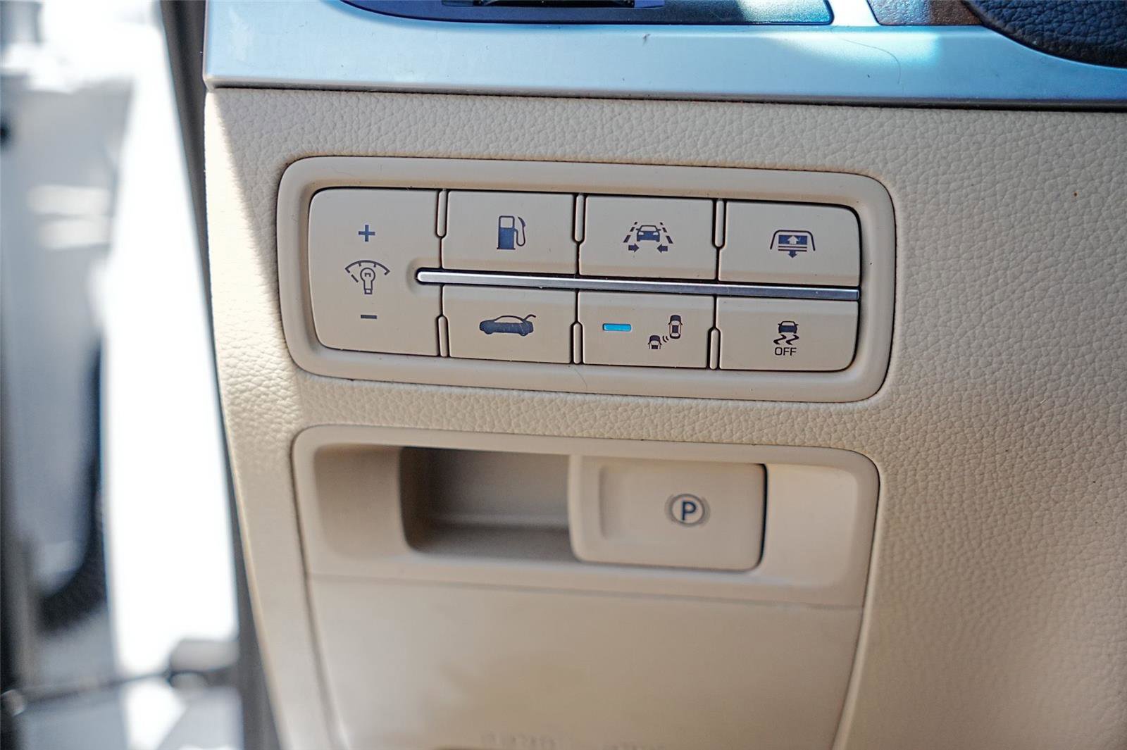 Used 2015 Hyundai Genesis 5.0 image 23