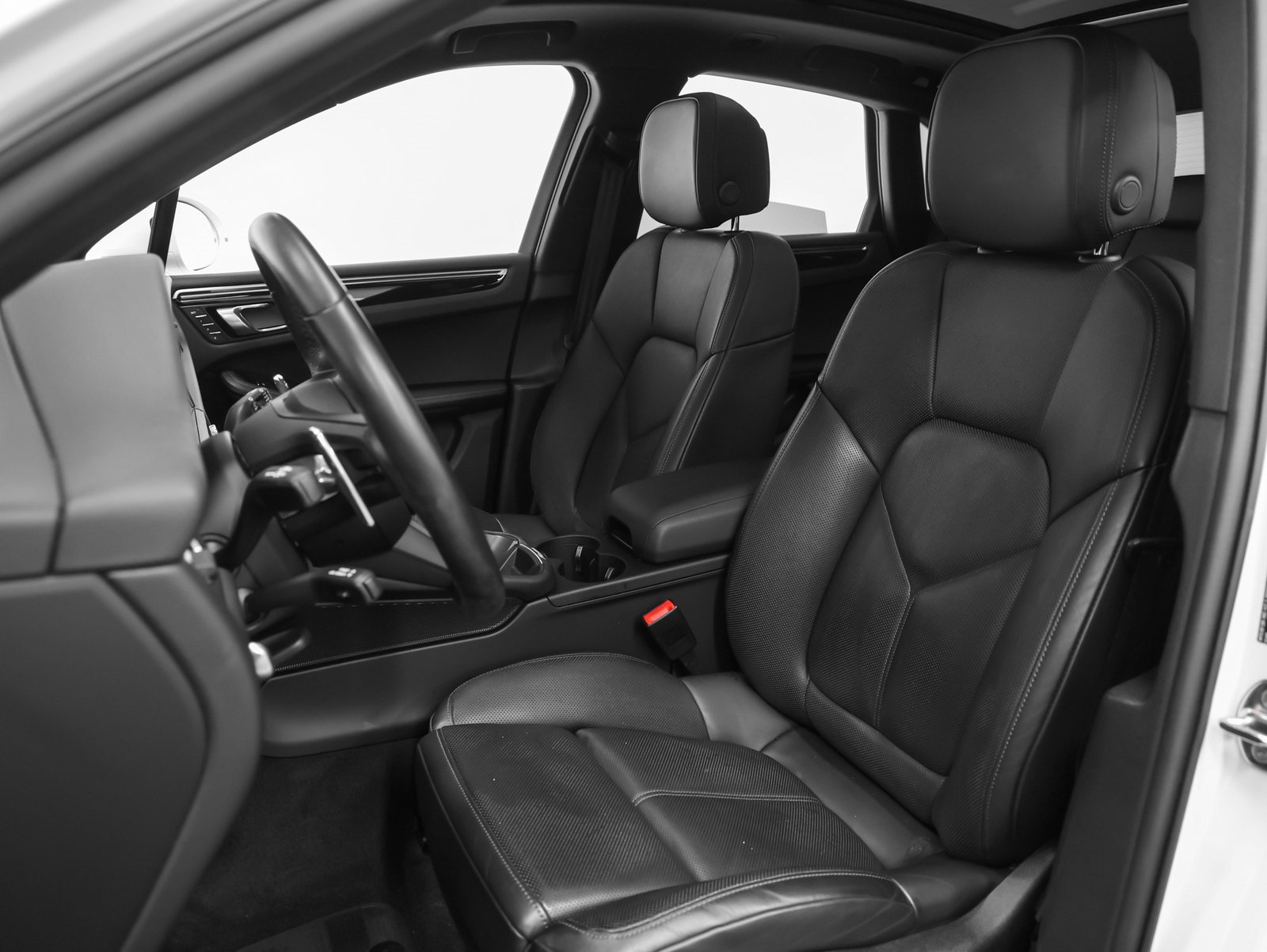 Used 2024 Porsche Macan image 42