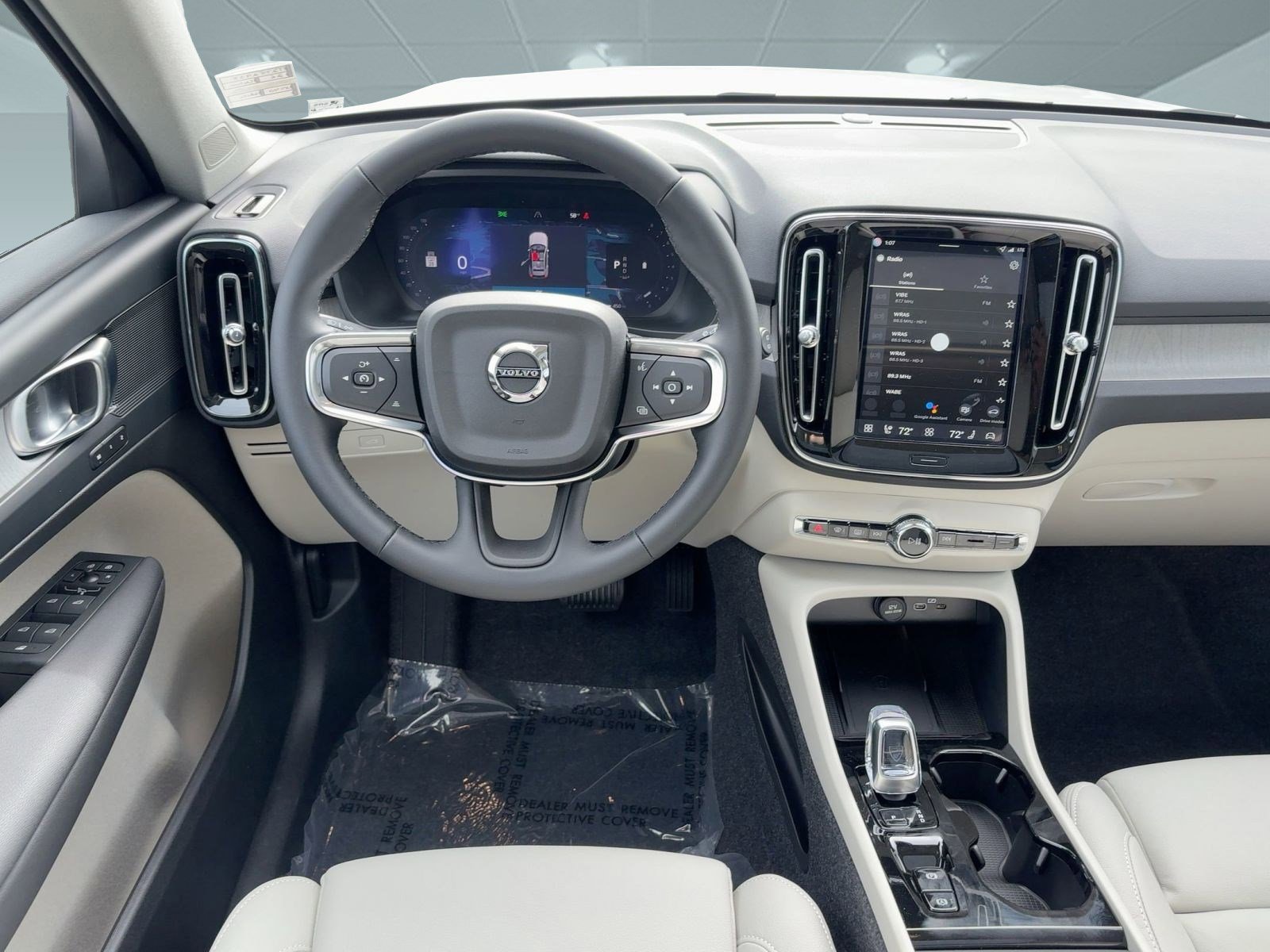 New 2026 Volvo XC40 B5 Plus w/ Protection Package Premier image 28