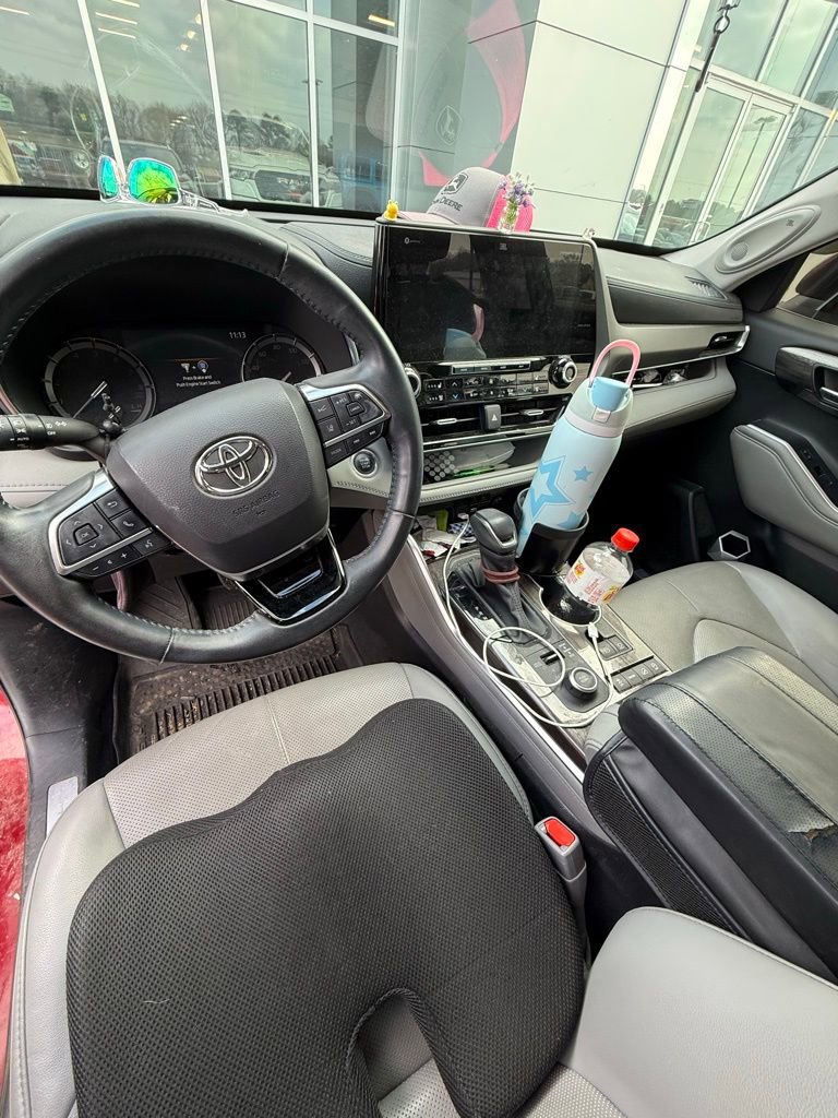 Used 2021 Toyota Highlander Limited image 39