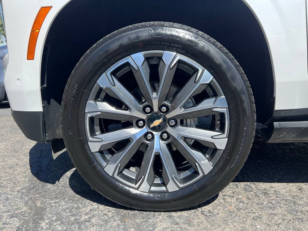 Used 2025 Chevrolet Tahoe High Country AWD/4WD image 9