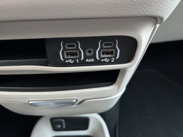 Used 2024 Chrysler Pacifica Touring-L FWD image 25
