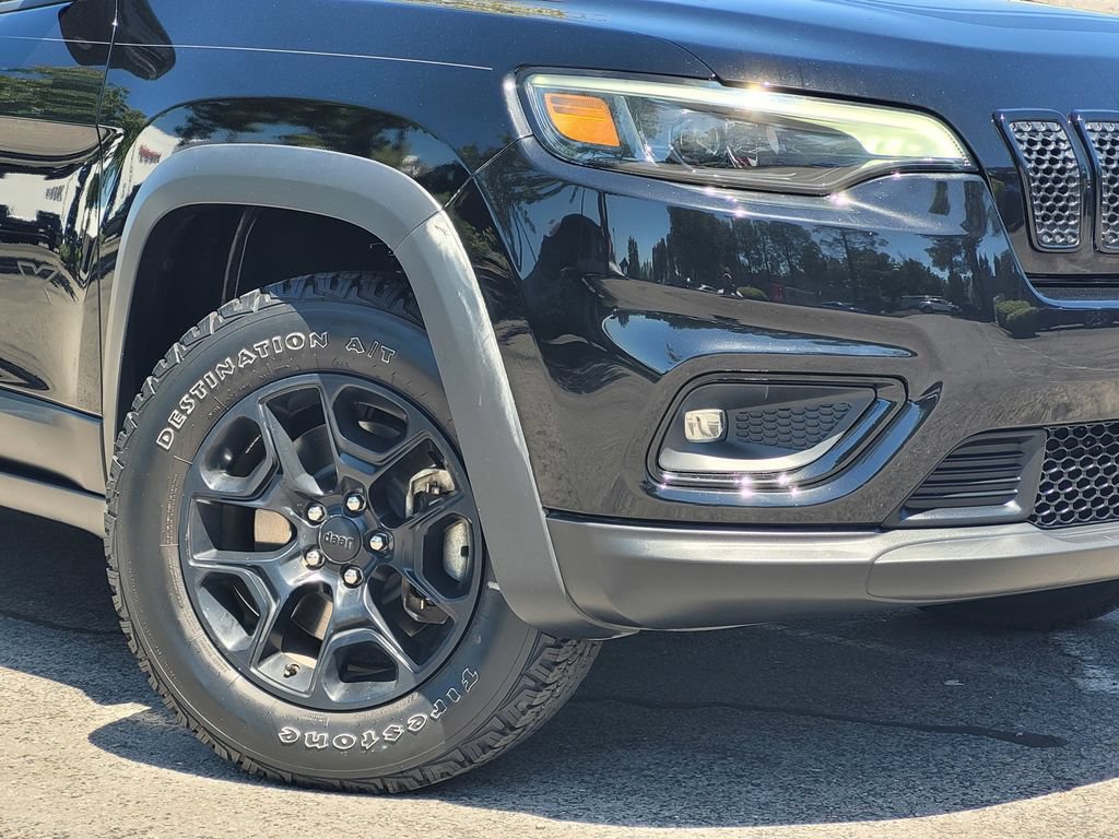 Used 2022 Jeep Cherokee Latitude AWD/4WD image 3