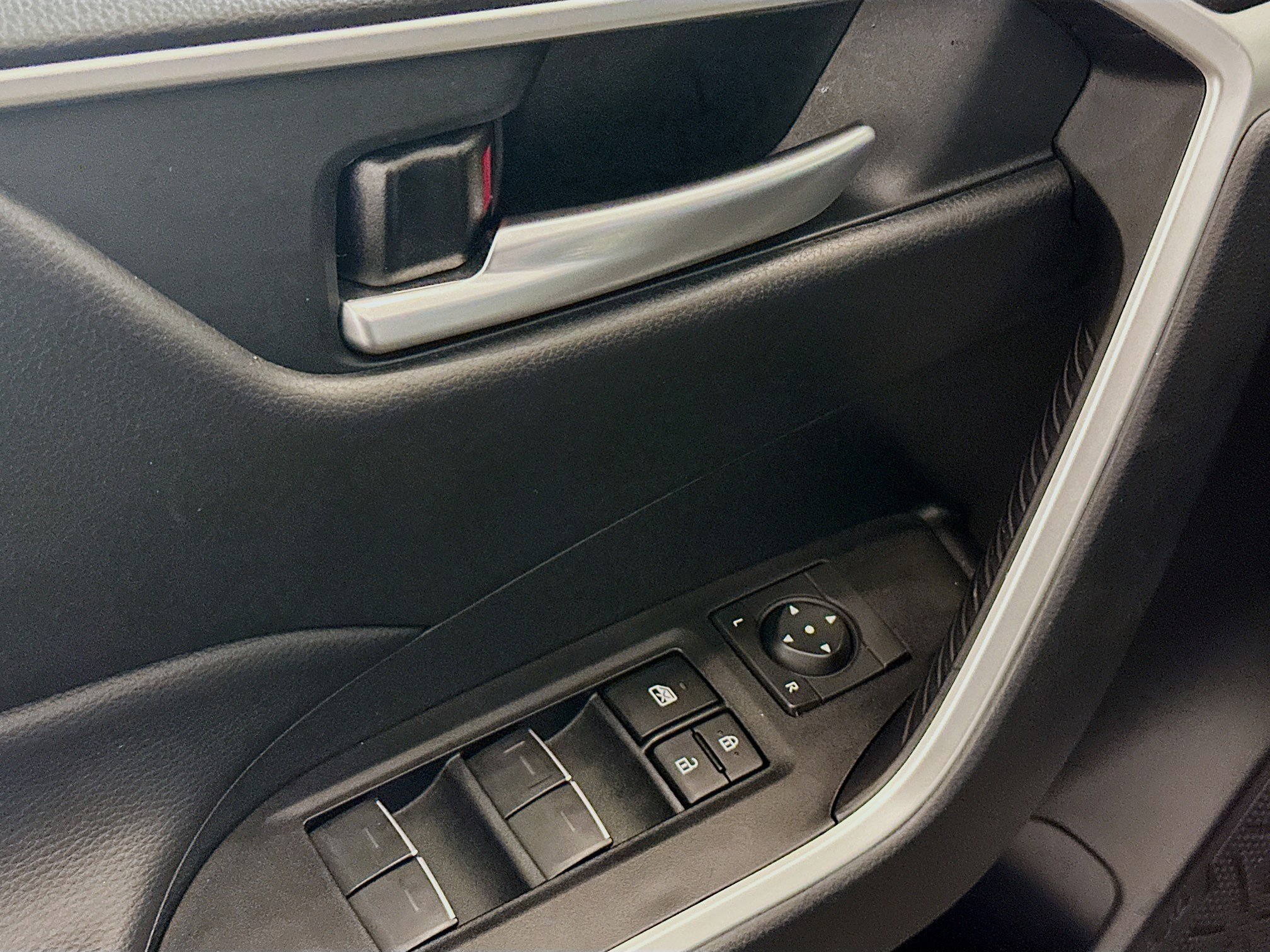 Used 2025 Toyota RAV4 XLE image 15