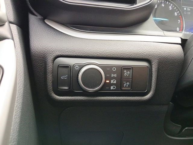 Used 2023 Ford Explorer XLT image 30