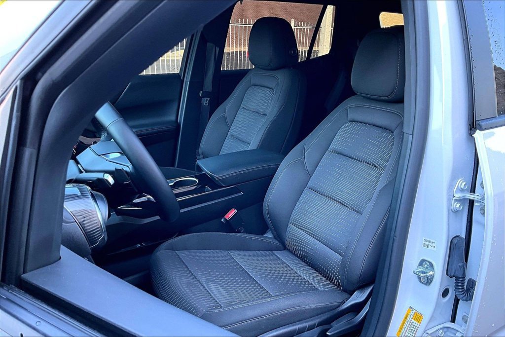 Used 2026 Chevrolet Equinox LT AWD/4WD image 24