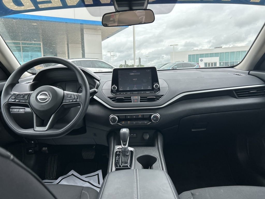 Used 2025 Nissan Altima 2.5 S FWD image 10
