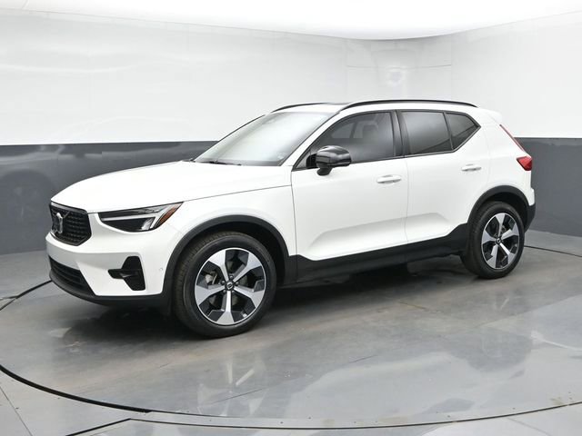 Used 2024 Volvo XC40 B5 Plus AWD/4WD image 4