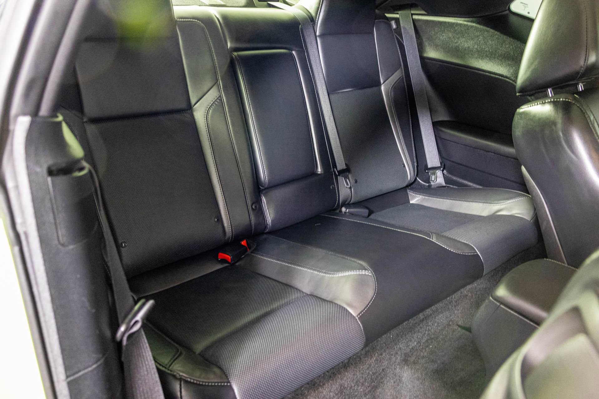 Used 2015 Dodge Challenger R/T Plus RWD image 40