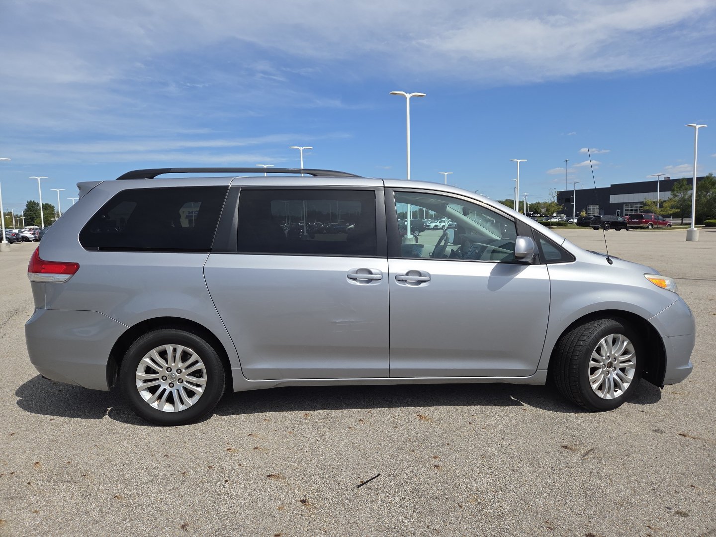 Used 2013 Toyota Sienna XLE FWD image 17