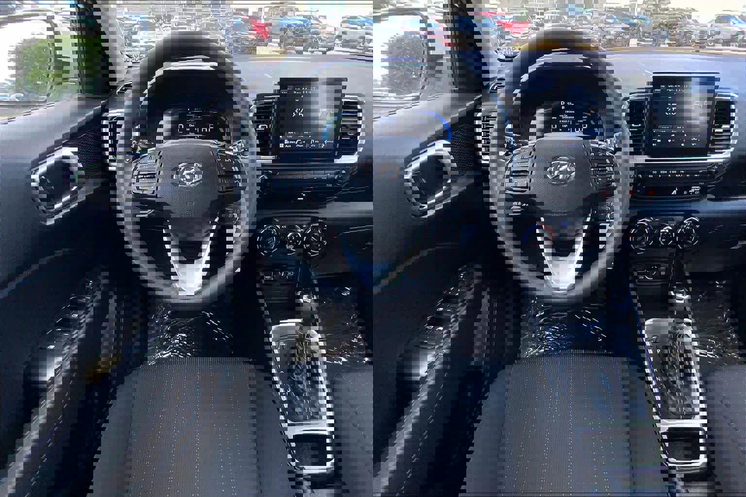 Used 2025 Hyundai Venue SE image 6