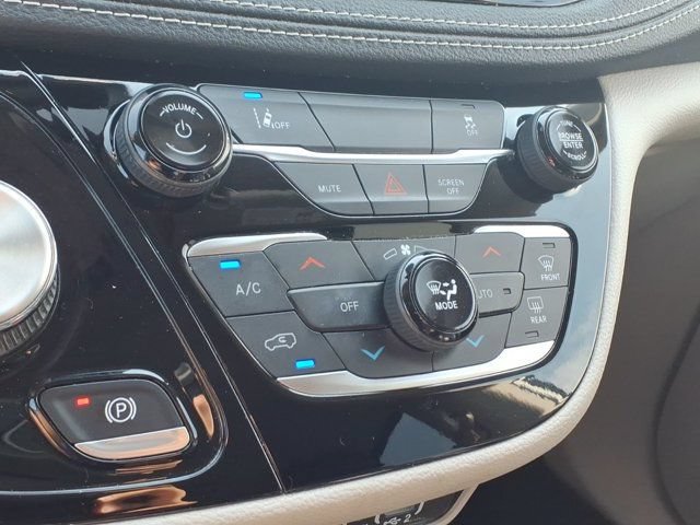 Used 2022 Chrysler Pacifica Touring-L FWD image 14