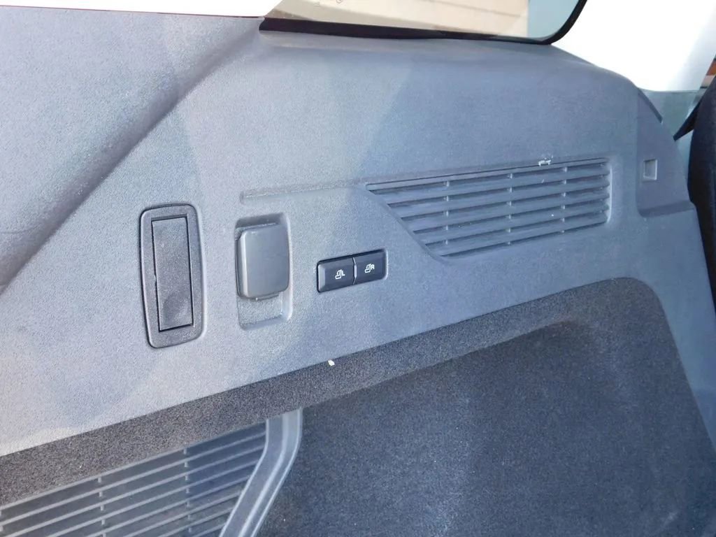 Used 2024 Lincoln Nautilus Reserve image 7