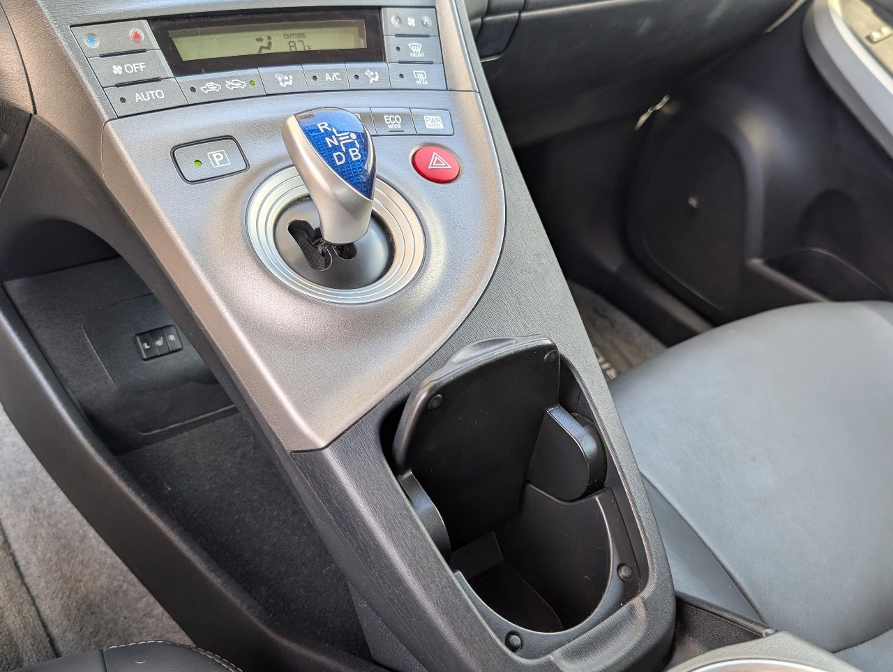 Used 2015 Toyota Prius Four FWD image 15