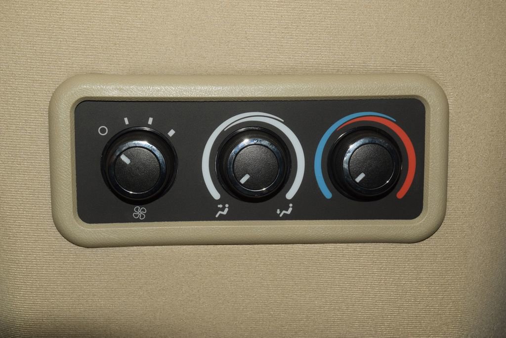 Used 2025 Chevrolet Express 3500 LT w/ LT Preferred Equipment Group RWD image 38