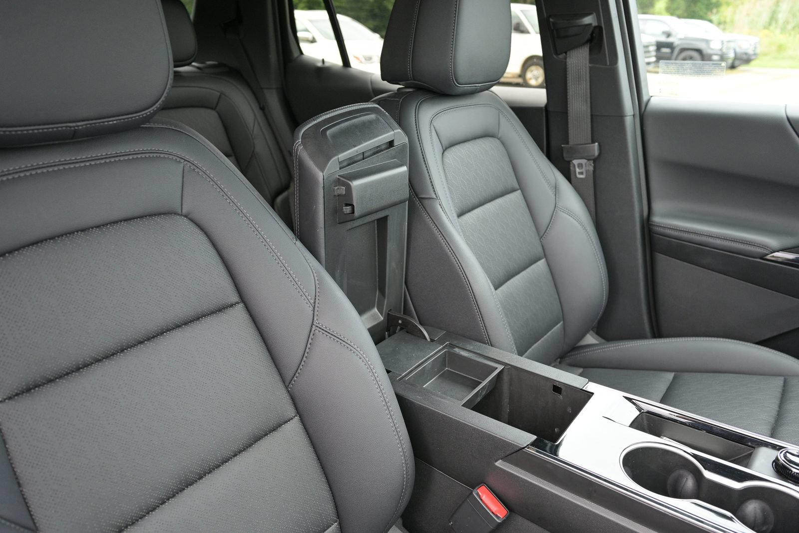 Used 2026 Chevrolet Equinox LT AWD/4WD image 46