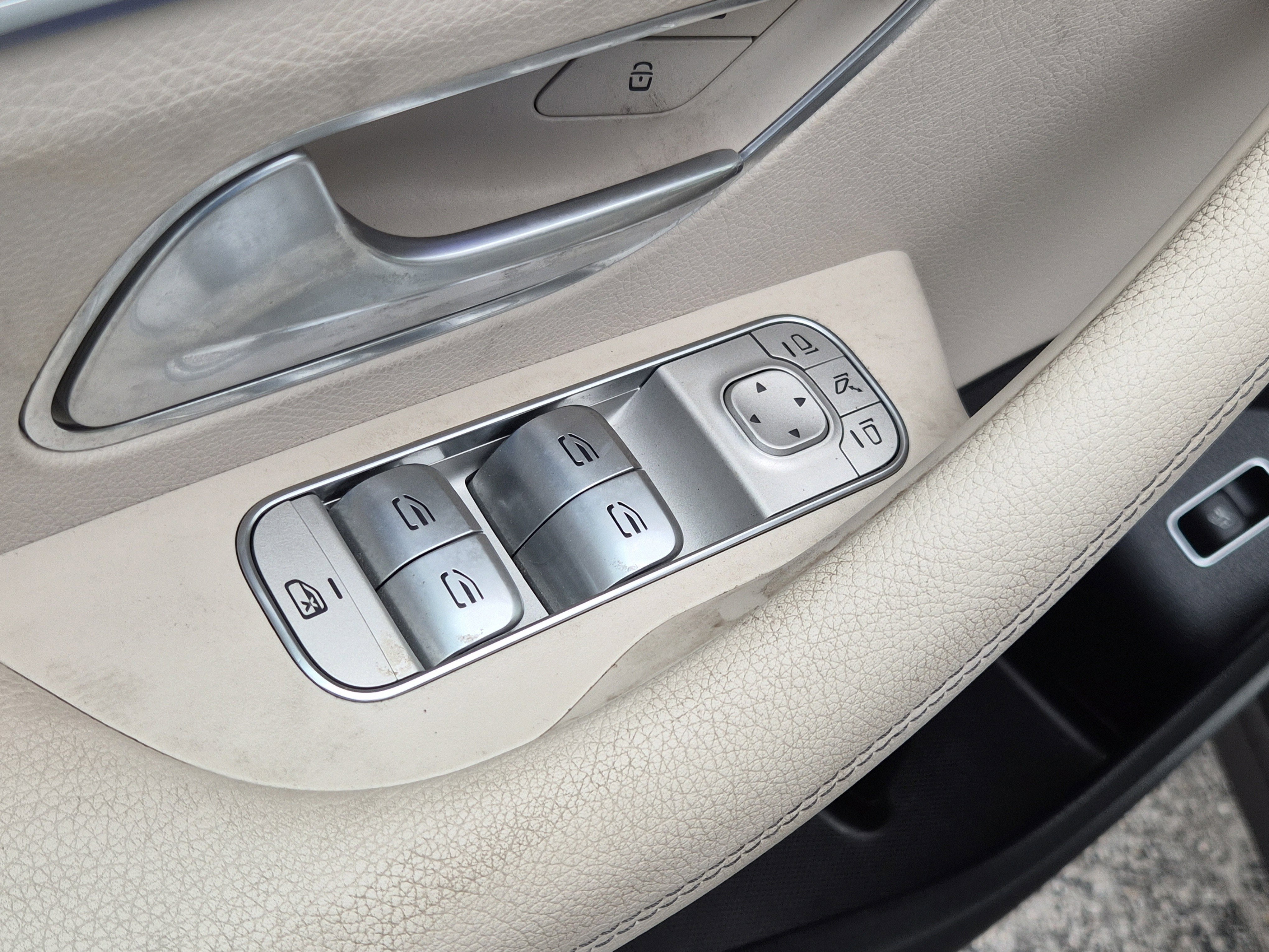 Used 2022 Mercedes-Benz GLE 350 w/ Premium Package image 17