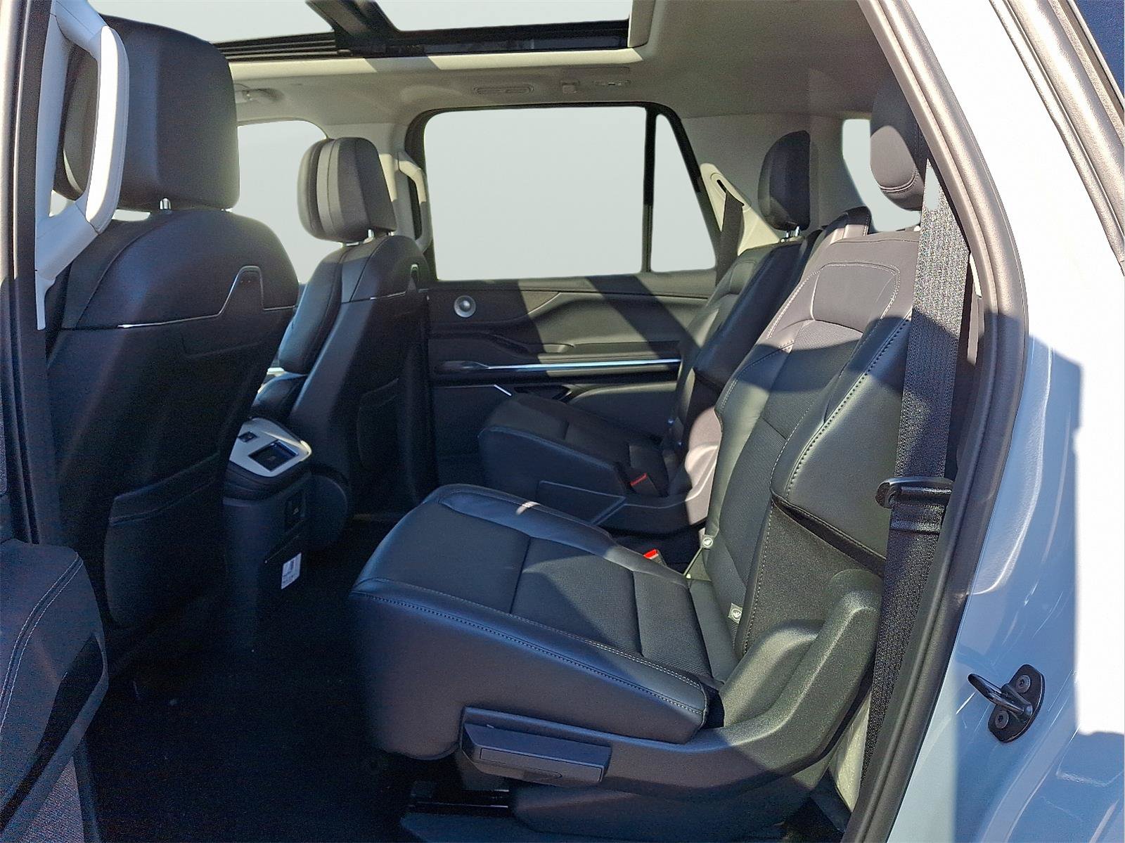 New 2025 Lincoln Navigator L Reserve AWD/4WD image 8