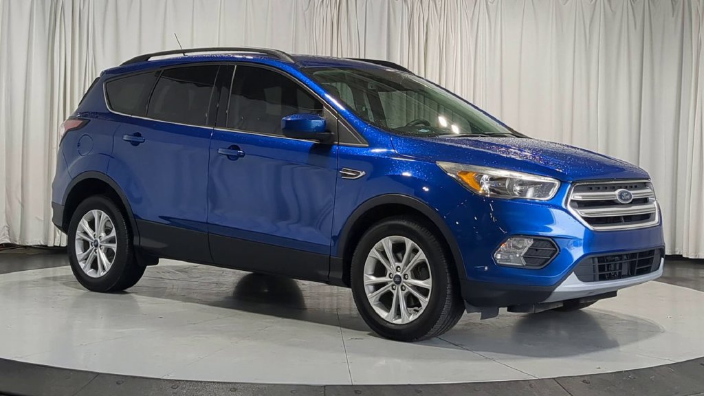 Used 2018 Ford Escape SE w/ Ford Safe & Smart Package FWD image 3