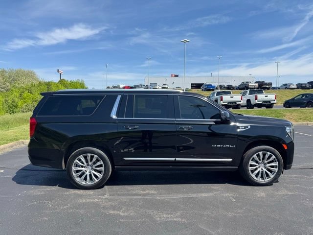 Used 2023 GMC Yukon XL Denali AWD/4WD image 2