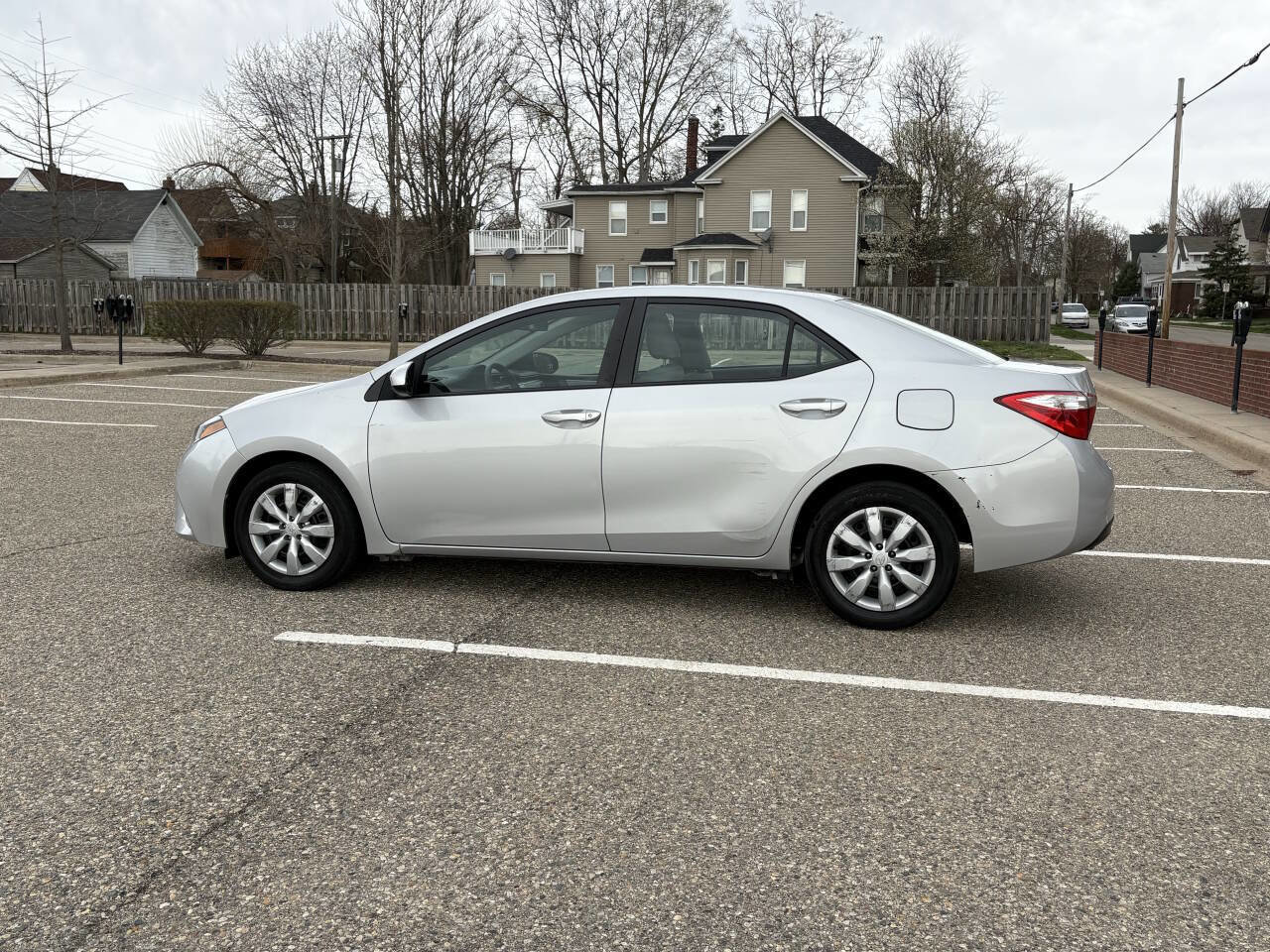 Used 2015 Toyota Corolla LE FWD image 5