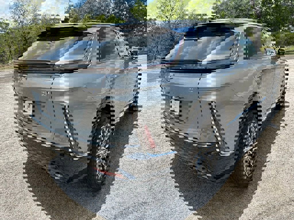 New 2025 Cadillac Lyriq Luxury image 4