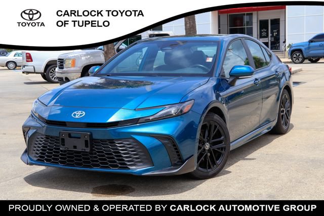 Used 2025 Toyota Camry SE FWD image 1