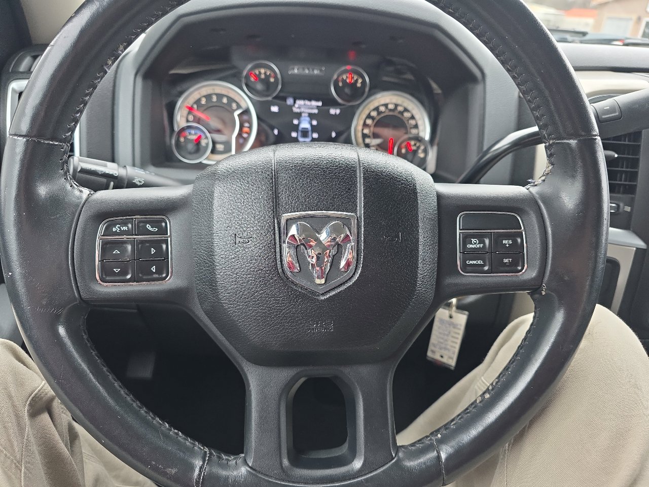 Used 2015 RAM 2500 SLT w/ Luxury Group image 42