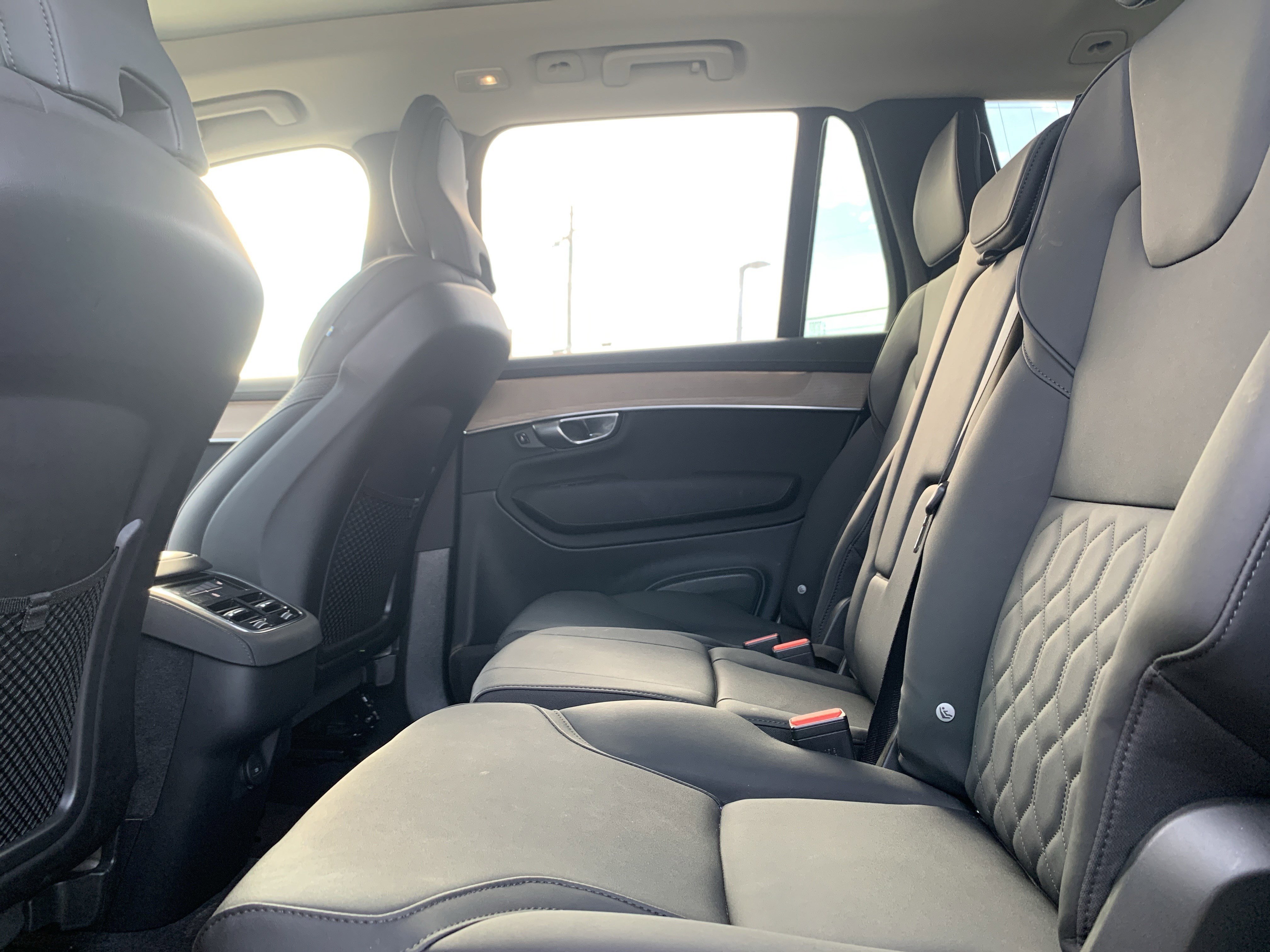 Used 2025 Volvo XC90 B6 Plus image 32