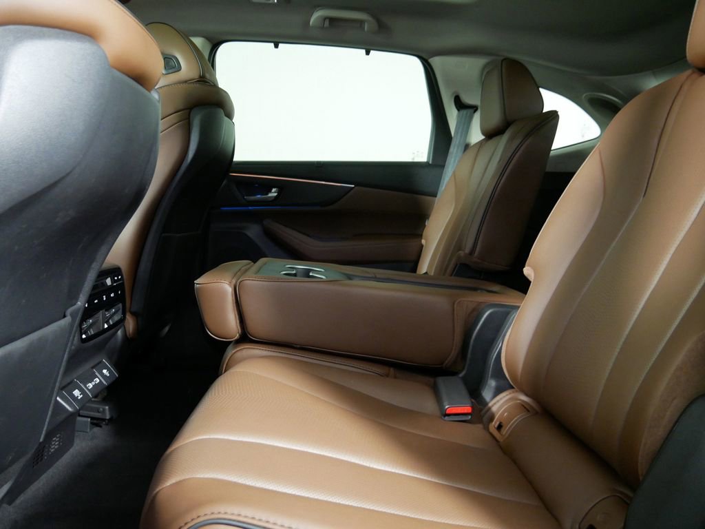 Used 2024 Acura MDX SH-AWD w/ Advance Package image 16
