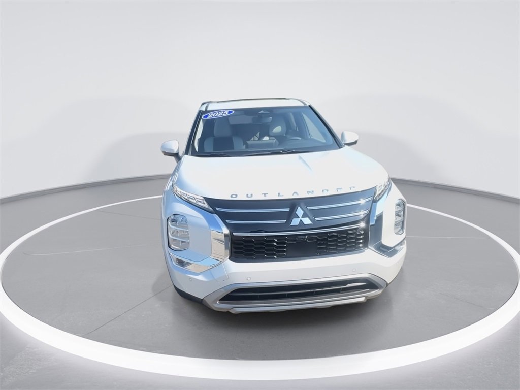 New 2025 Mitsubishi Outlander SE image 3