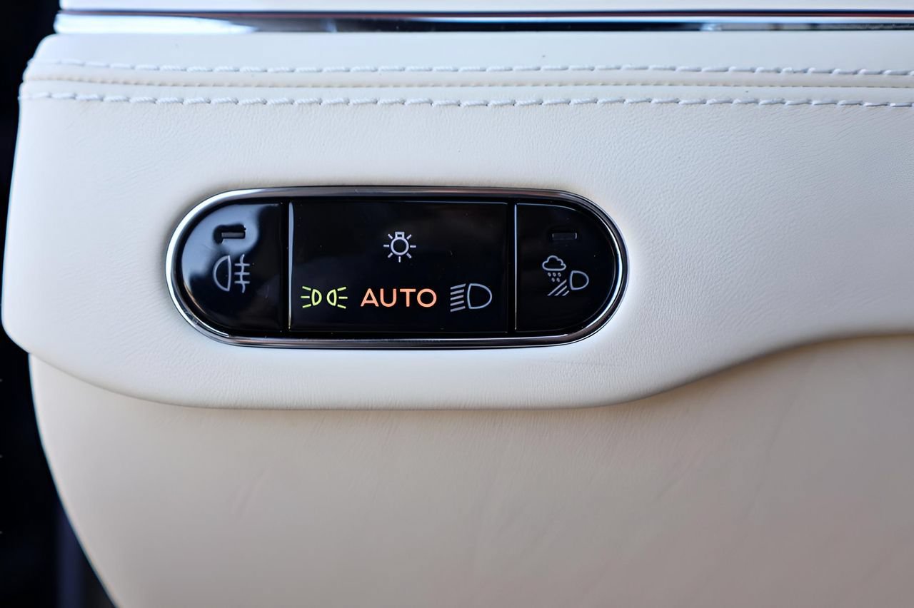 Used 2026 Bentley Continental GTC AWD/4WD image 22