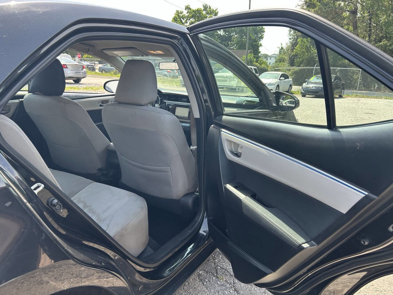 Used 2015 Toyota Corolla LE image 28