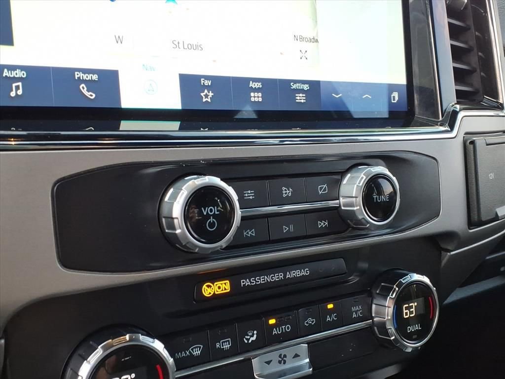 Used 2022 Ford F350 Lariat image 7