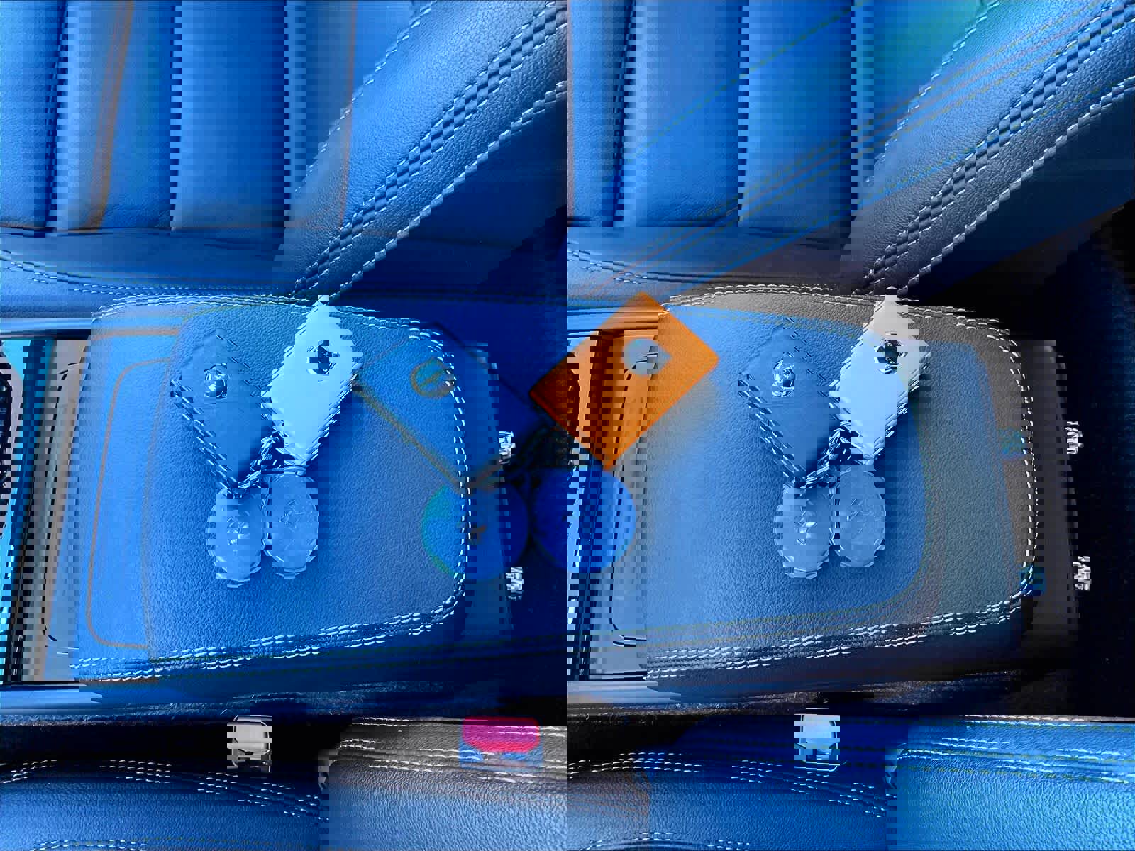 Used 2025 Volvo XC40 B5 Plus image 13