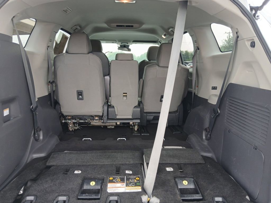 Used 2021 Toyota Sienna LE FWD image 16