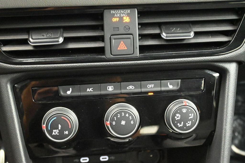Used 2023 Volkswagen Taos SE w/ Panoramic Sunroof Package FWD image 40