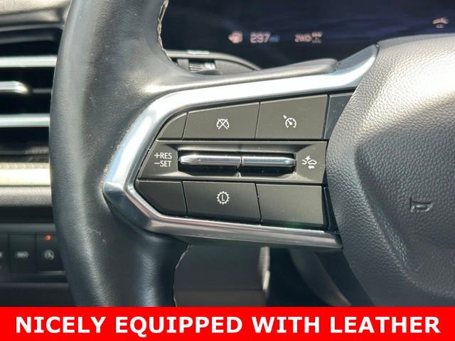 Used 2025 Chevrolet Traverse LT AWD/4WD image 21