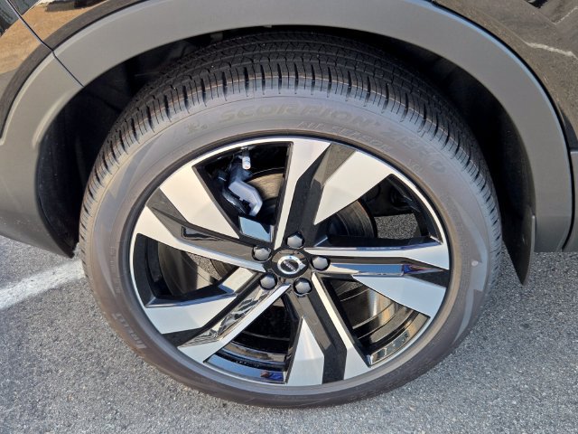 New 2026 Volvo XC40 B5 Ultra w/ Protection Package Premier AWD/4WD image 8