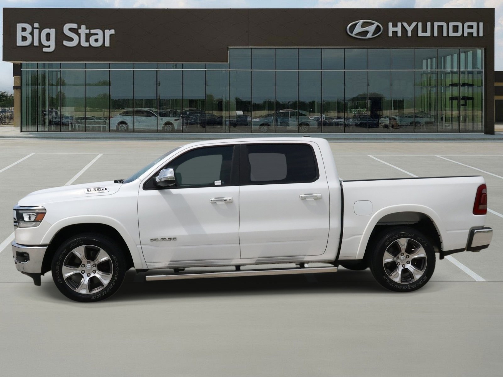 Used 2019 RAM 1500 Laramie RWD image 2